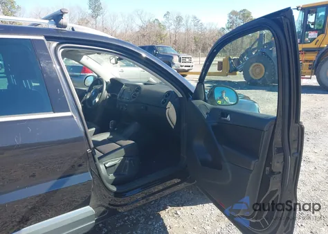 2017 Volkswagen Tiguan 2.0T Wolfsburg Edition from USA, damaged, VIN WVGRV7AX2HK003703